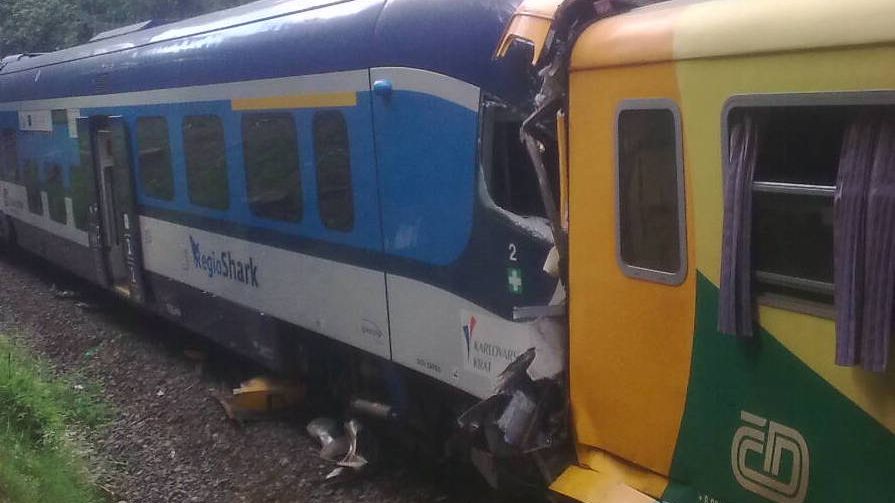Obrazem: Dva mrtví a desítky raněných po čelní srážce dvou vlaků